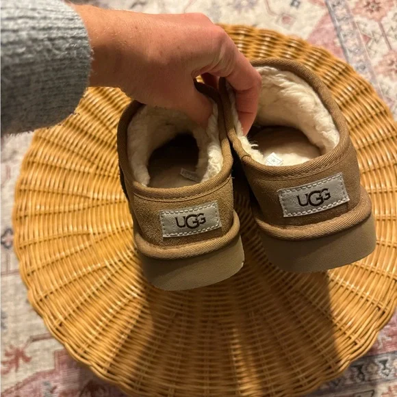 UGG Chestnut Classic Micro Slipper Shoes - Picture 3 of 4